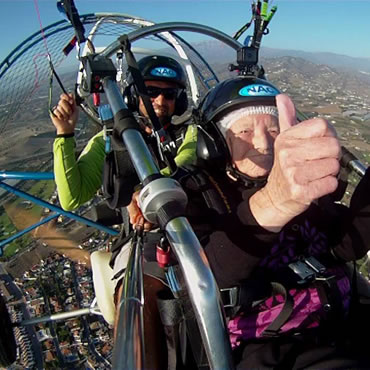 Connie paragliding