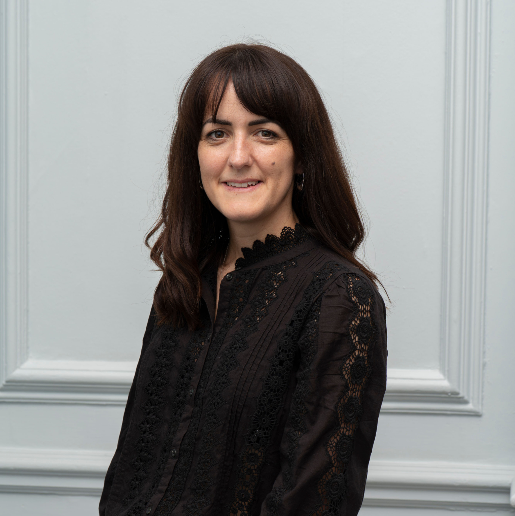 Head shot of Liz Hutchinson