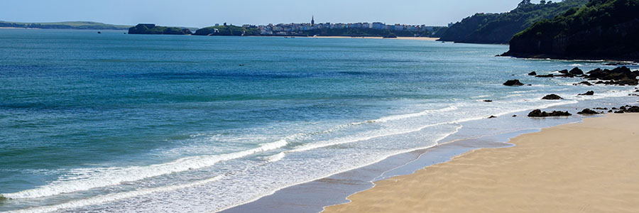 Photo of Monkstone Beach on a sunny day